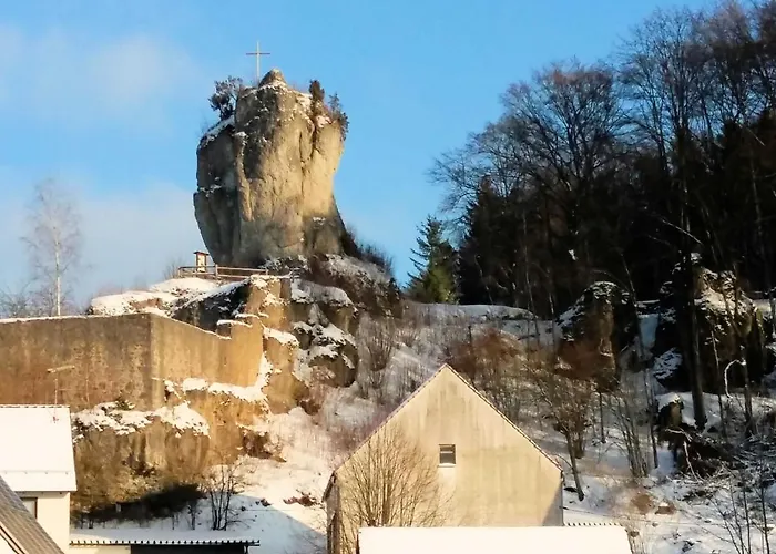 Haus Burgblick شقة اوبرتروباخ